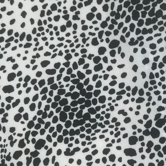 ADRIANNA PAPELL - SLEEVELESS FAUX WRAP TOP - Picture 7 of 8